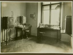 Pracownia serologiczna Zakładu Medycyny Sądowej CMUJ w Krakowie, 1926r.